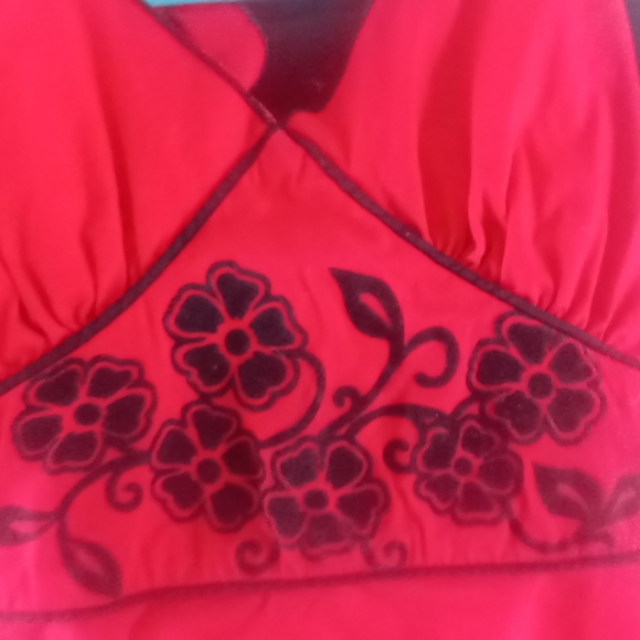 Red tanktop - Picture 3 of 5